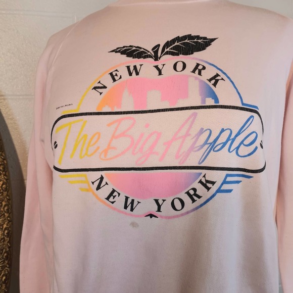VTG 85 Pink Big Apple NY sweatshirt L - Picture 2 of 9